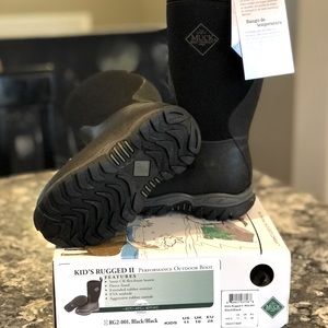 NWT Muck Rugged II Boots - Size 11
